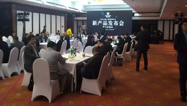海鹰门窗携新品参加研讨会，荣获两项大奖