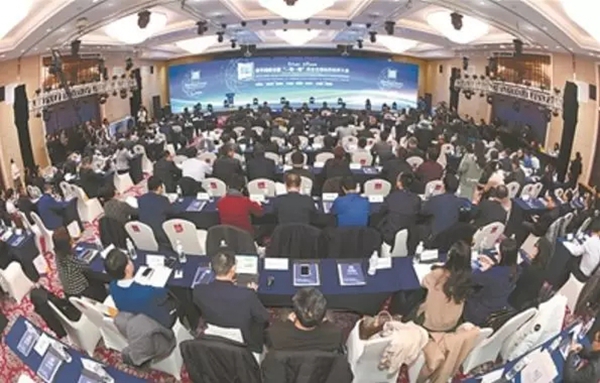 肯帝亚集团董事长郦海星应邀出席第12届新华高峰会暨“一带一路”苏企全球合作伙伴大会，并接受专访