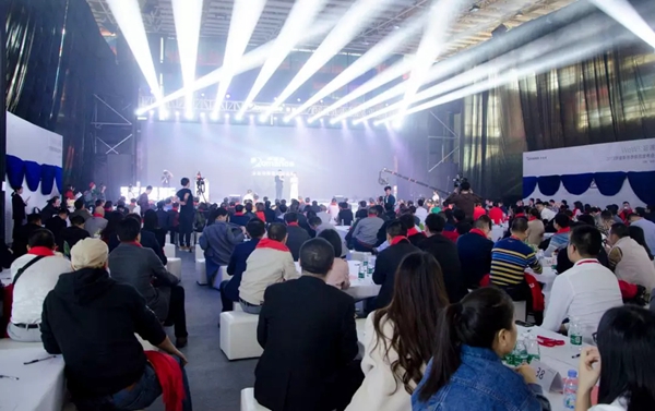 罗曼斯科技全球超薄全自动智能门锁隆重发布,开启智能锁未来无限可能!