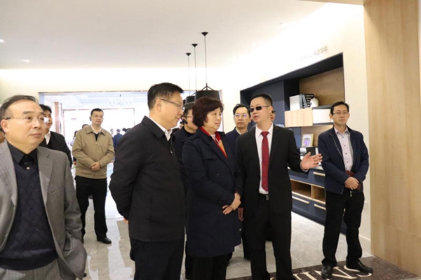 诗尼曼全屋定制湖北荆门基地迎来湖北省人大常委会领导实地调研指导