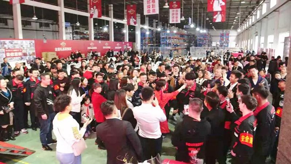 “香水皇后”胡杨林献唱布兰莎超级工厂日，超燃现场嗨翻了！