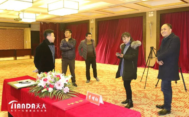 著名影星徐百卉|天大木门品牌首任形象代言人