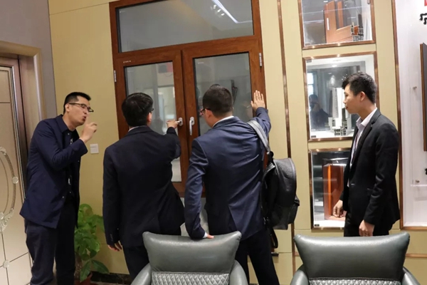 居然之家总部领导莅临帝奥斯考察并作深入交流！