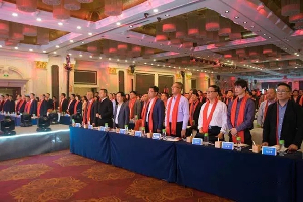 帝奥斯门窗实力实力证明,荣获广东省门业协会2018年度“”卓越单位”称号!