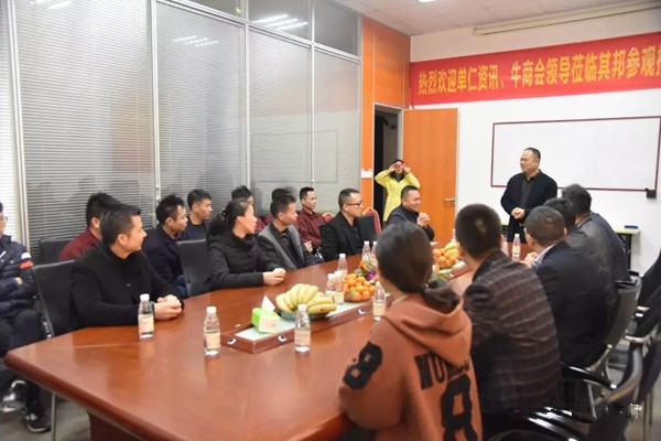 富轩门窗董事长李昌安带领管理团队前来其邦门窗参观交流