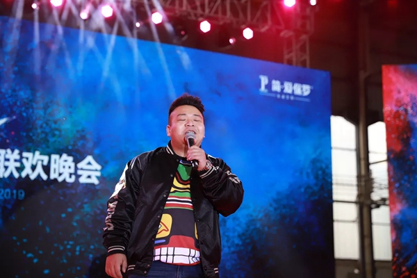 轩尼斯门窗2019年春节联欢晚会圆满落幕,不忘初心再出发!