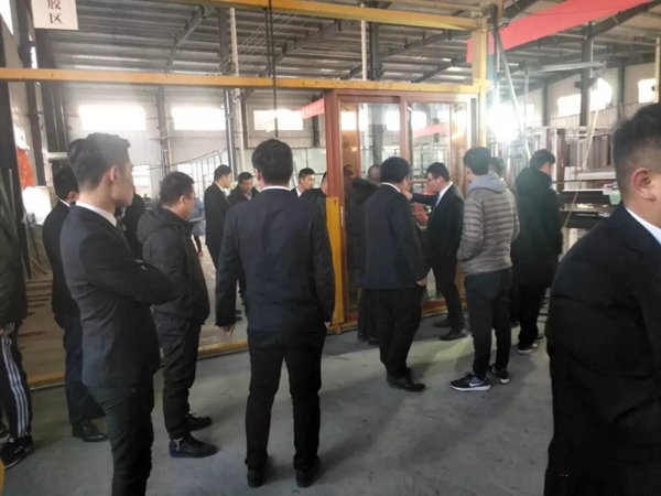 方泽门窗2018“财富新时代，领跑大未来”大型财富峰会取得圆满成功