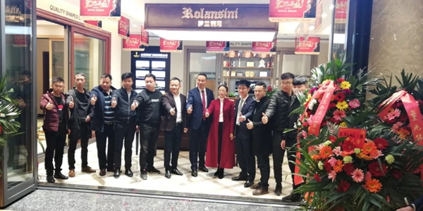 罗兰西尼门窗追求极致的品牌体验，引领未来的门窗体验店