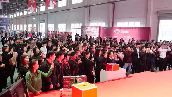 “香水皇后”胡杨林献唱布兰莎超级工厂日，超燃现场嗨翻了！