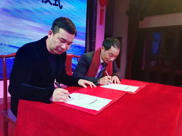 嘉力丰在中国墙纸墙布行业发展趋势论坛与多家品牌签订战略合作意向书！