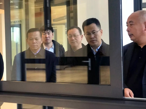 正典门窗迎来中铁十二局领导实地参观,学习研讨生产基地标准化