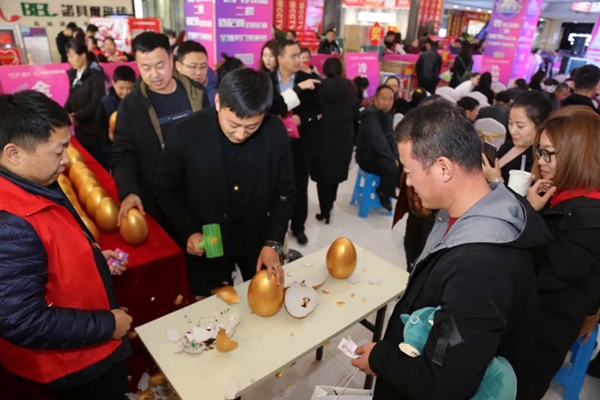 诗尼曼全屋定制买衣柜送橱柜，香香公主鄂尔多斯送福诗尼曼