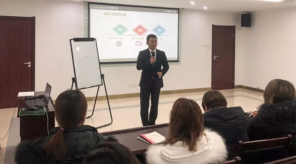 萨洛凯门窗服务礼仪的内部培训会圆满结束！