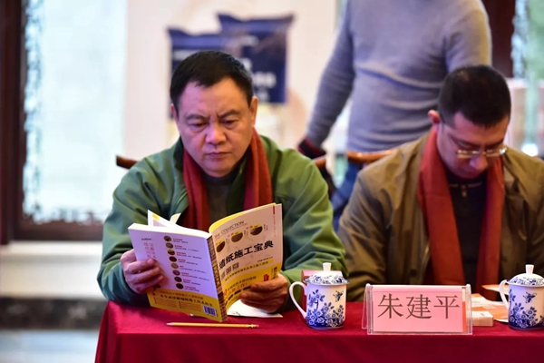 嘉力丰在中国墙纸墙布行业发展趋势论坛与多家品牌签订战略合作意向书！