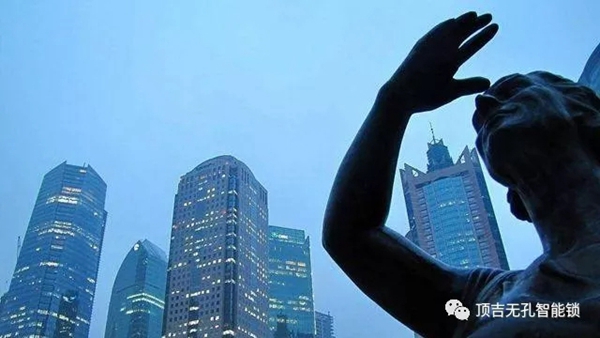 顶吉无孔智能锁关注楼市政策走向，“住房不炒”是底线