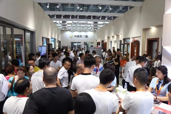 帝奥斯门窗高铁专列号首发,品牌打造开启新旅程!
