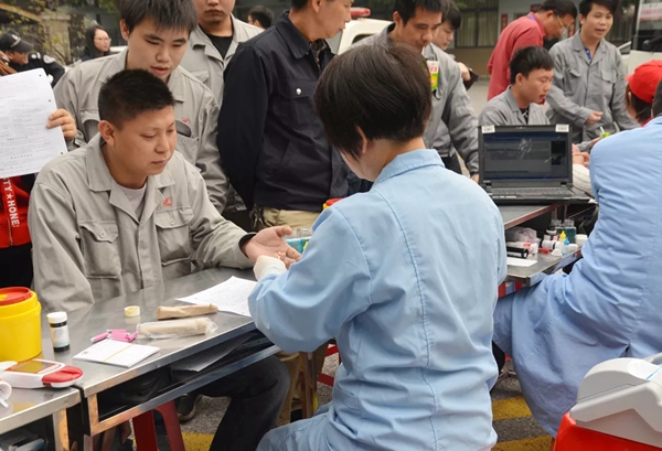 合和职工参与无偿献血绽放正能量,点滴热血聚大爱!