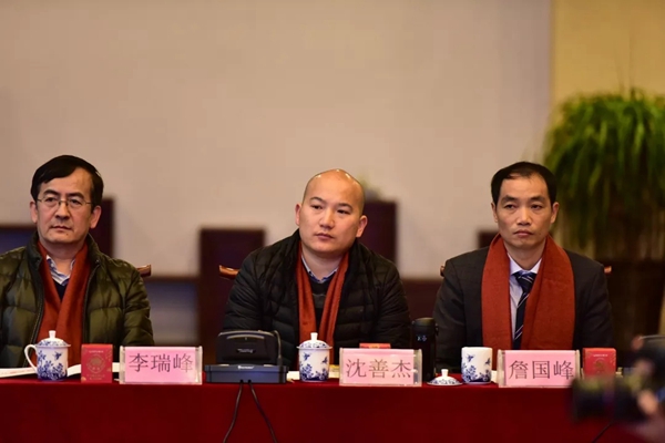 嘉力丰在中国墙纸墙布行业发展趋势论坛与多家品牌签订战略合作意向书！