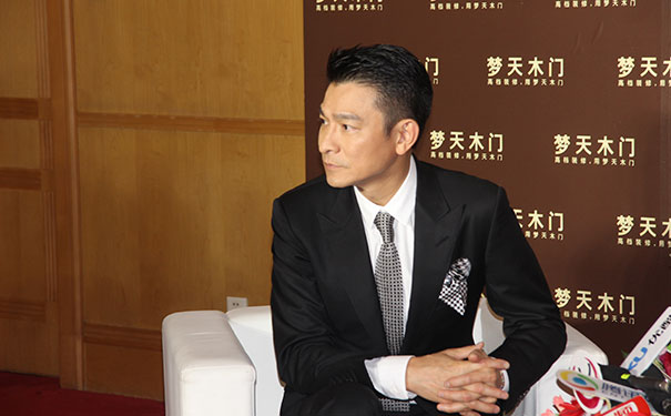 刘德华阔别8年再开唱丨网友:羡慕那些买梦天水漆木门赢到门票的