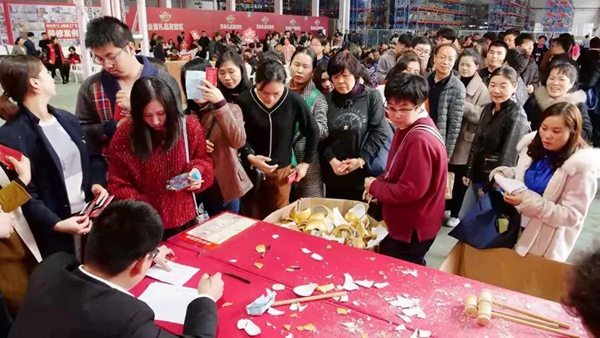 “香水皇后”胡杨林献唱布兰莎超级工厂日，超燃现场嗨翻了！