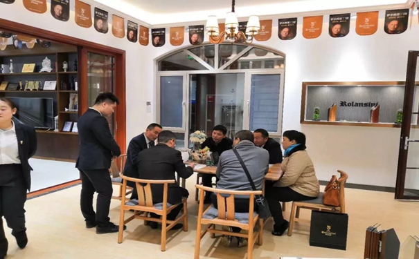 罗兰西尼门窗追求极致的品牌体验，引领未来的门窗体验店