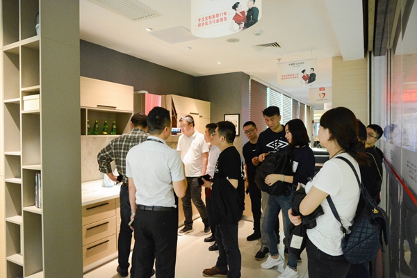 卡诺亚定制家居迎来居然之家重庆分公司领导参观交流