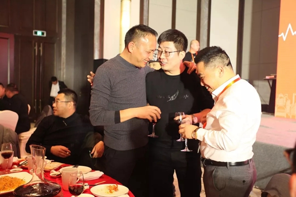 爱漫时壁纸“IN爱橙长”全国加盟商综合培训会圆满结束！