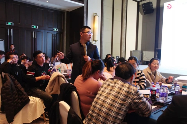 爱漫时壁纸“IN爱橙长”全国加盟商综合培训会圆满结束！