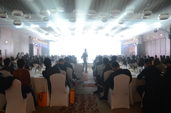 可罗雅:2019战略发布会暨年度优秀经销商颁奖盛典绽放异彩!