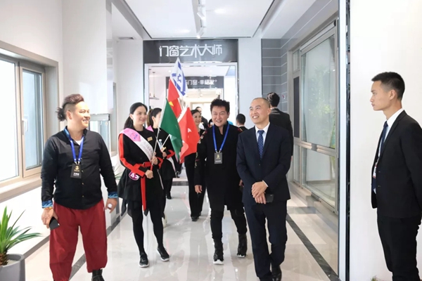 轩尼斯门窗佛山总部迎来世界夫人，共享中国门窗品牌魅力
