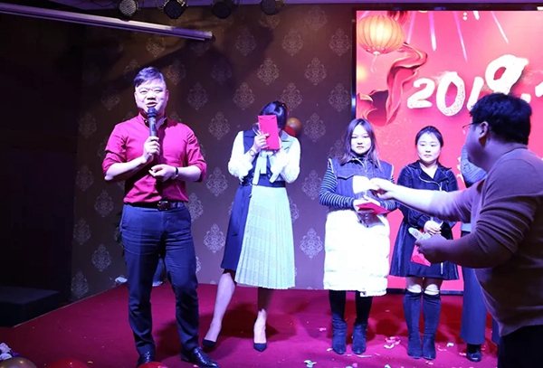 御秀刺绣墙布“2019,掌声送给御秀人”主题年会圆满结束! 御秀刺绣墙布“2019,掌声送给御秀人”主题年会圆满结束!