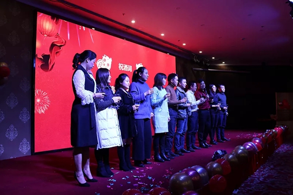 御秀刺绣墙布“2019,掌声送给御秀人”主题年会圆满结束! 御秀刺绣墙布“2019,掌声送给御秀人”主题年会圆满结束!