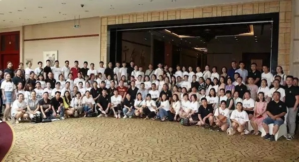 红旗布业2018年度总结：步履不停，终将不止