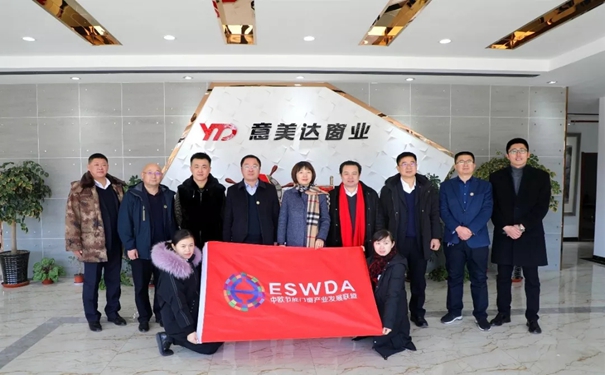 意美达纱窗迎来联盟主席走访团，考察自由画派企业家的纱窗艺术