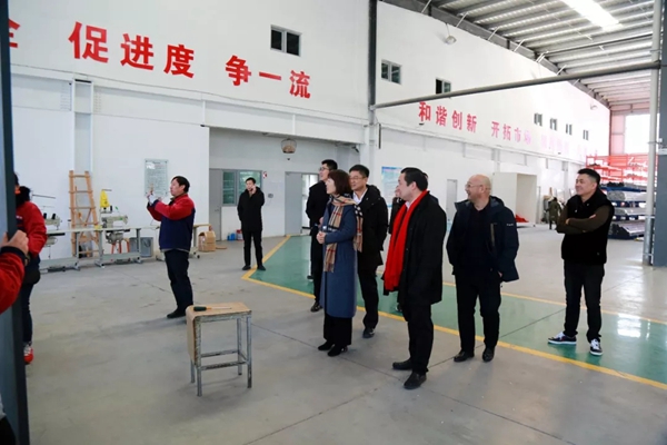 意美达纱窗迎来联盟主席走访团，考察自由画派企业家的纱窗艺术