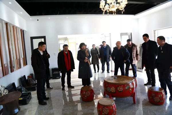 意美达纱窗迎来联盟主席走访团，考察自由画派企业家的纱窗艺术