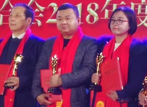 顶吉智能锁于西商联合会2019首届春晚再获“西商之星”殊荣