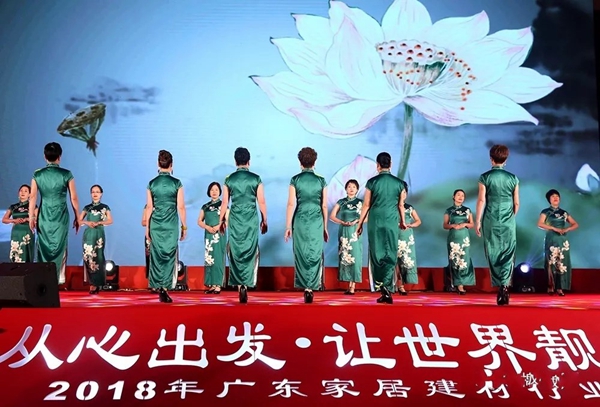耀东华荣获“2018年度装饰企业优选品牌”“2018年度突出贡献奖”两大奖项