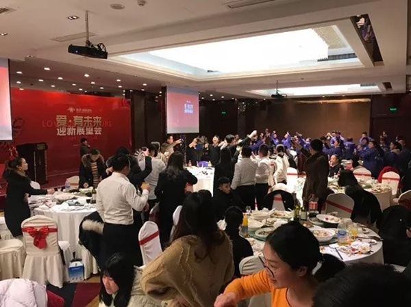 雅绣墙布2019“爱有未来”迎新展望会圆满结束！