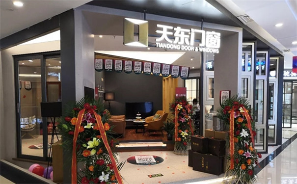 天东门窗开启备战2019模式,全国多店重装开业!