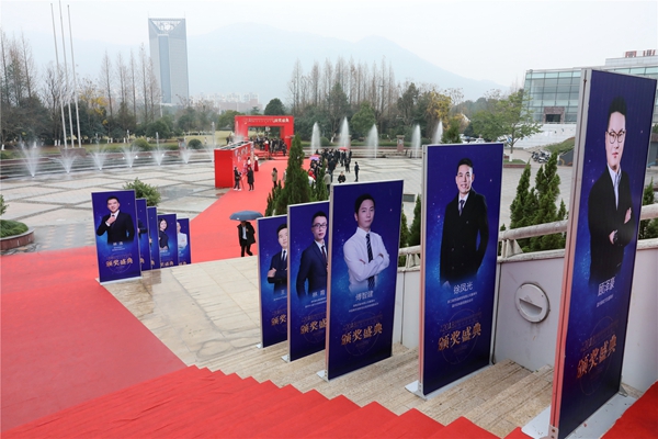 乔金斯董事长徐凤光荣膺“2018温州经济年度人物”