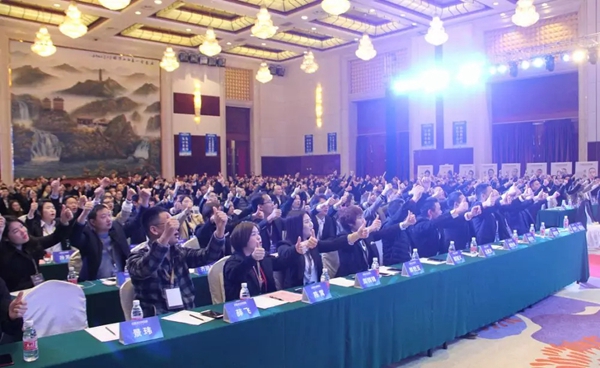 伊百丽全屋定制2019年会华丽收官,共同迈进新时代!