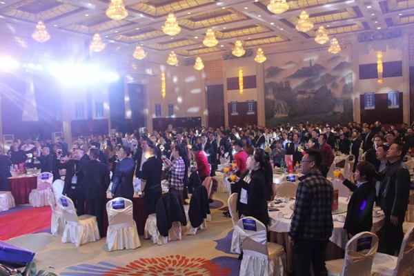 伊百丽全屋定制2019年会华丽收官,共同迈进新时代!