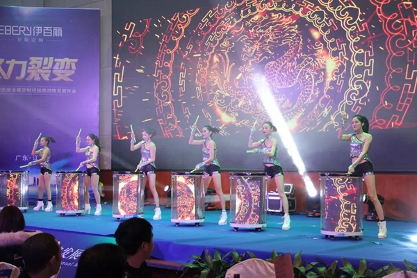 伊百丽全屋定制2019年会华丽收官,共同迈进新时代!