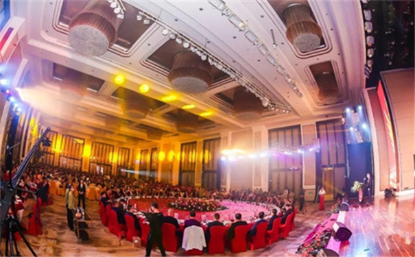 东莞浙商2019新春联谊晚会，木斯特胡董获商会“年度突出贡献奖”