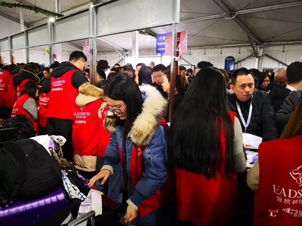领绣刺绣墙布8周年经销峰会隆重启动！