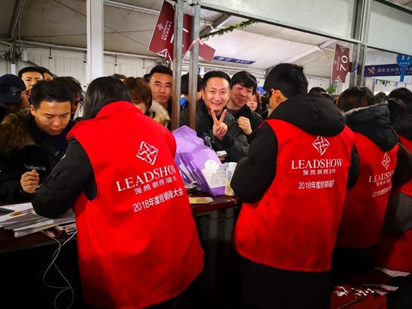 领绣刺绣墙布8周年经销峰会隆重启动！