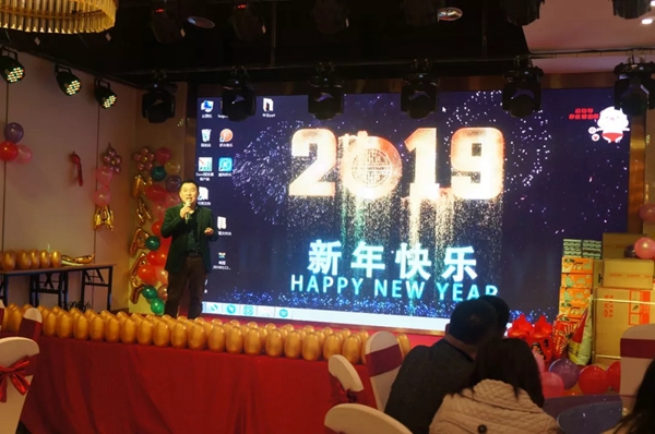 双虎木门2019年迎春年会圆满结束，不负过去，不惧未来！