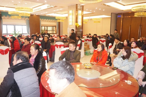 双虎木门2019年迎春年会圆满结束，不负过去，不惧未来！