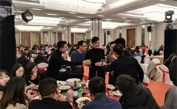 瑞明门窗2018年终晚会圆满落幕，开启新征程！